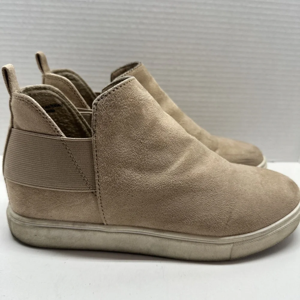 Soda Suede(man made)‎ Brown Flat Slip On Bootie Women's Size 8.5